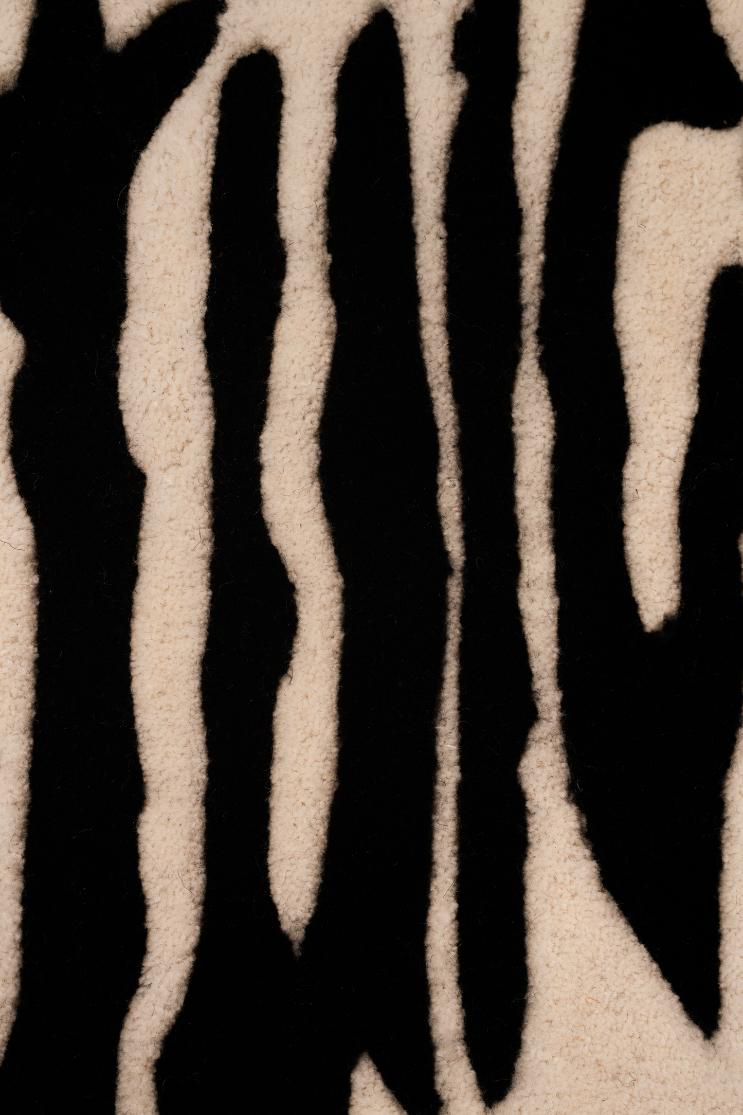 JUICY Drip Tufted Rug (Black & Ivory)