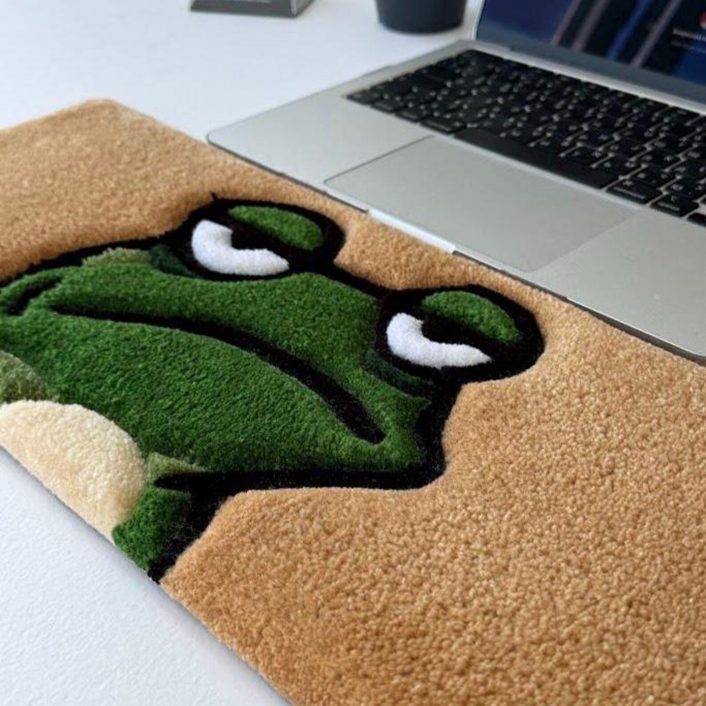 Peekaboo Frog Tufted Desk Rug